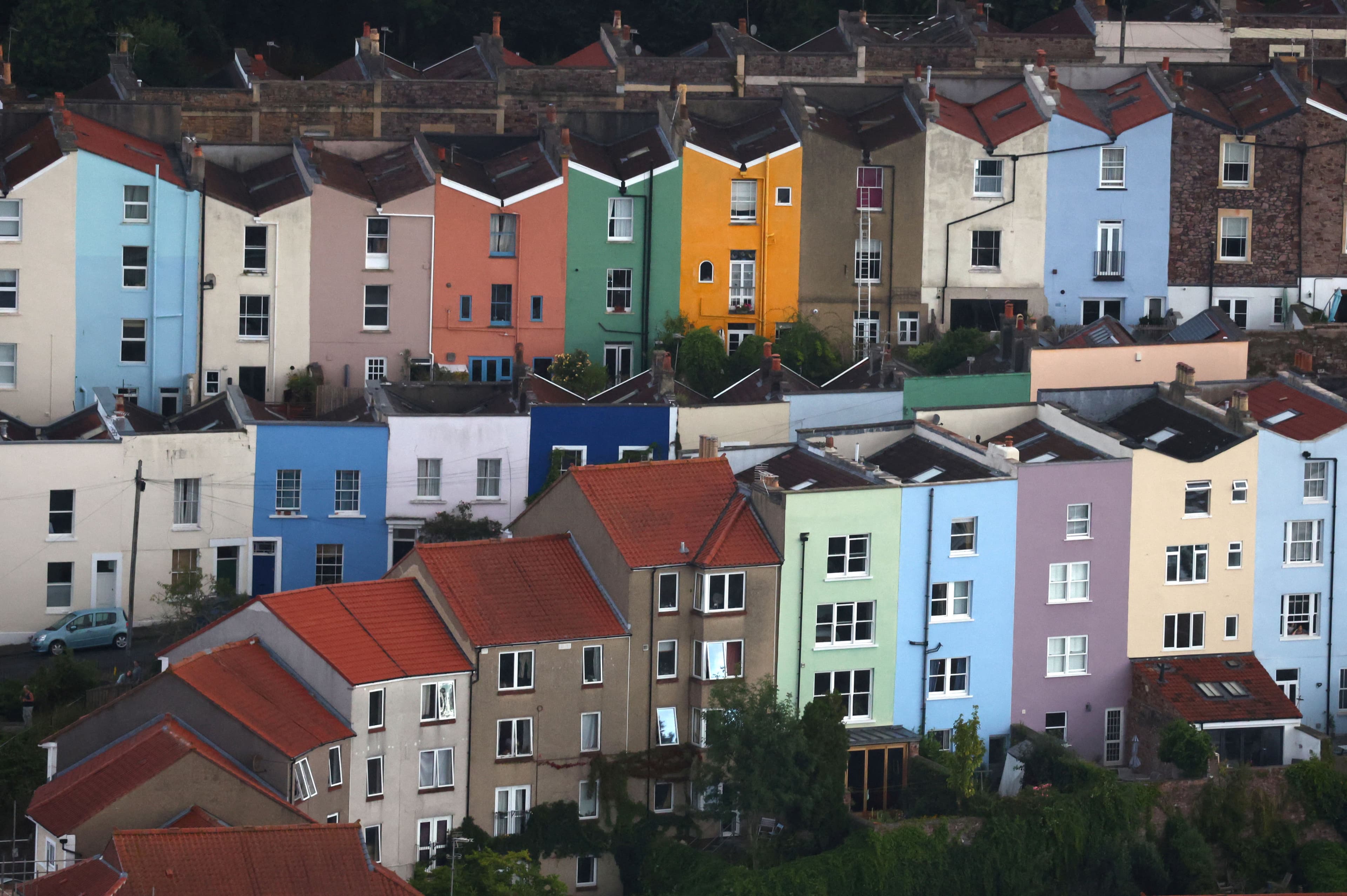 UK property market sees early autumn price increase of 0.8%, says Rightmove - Image