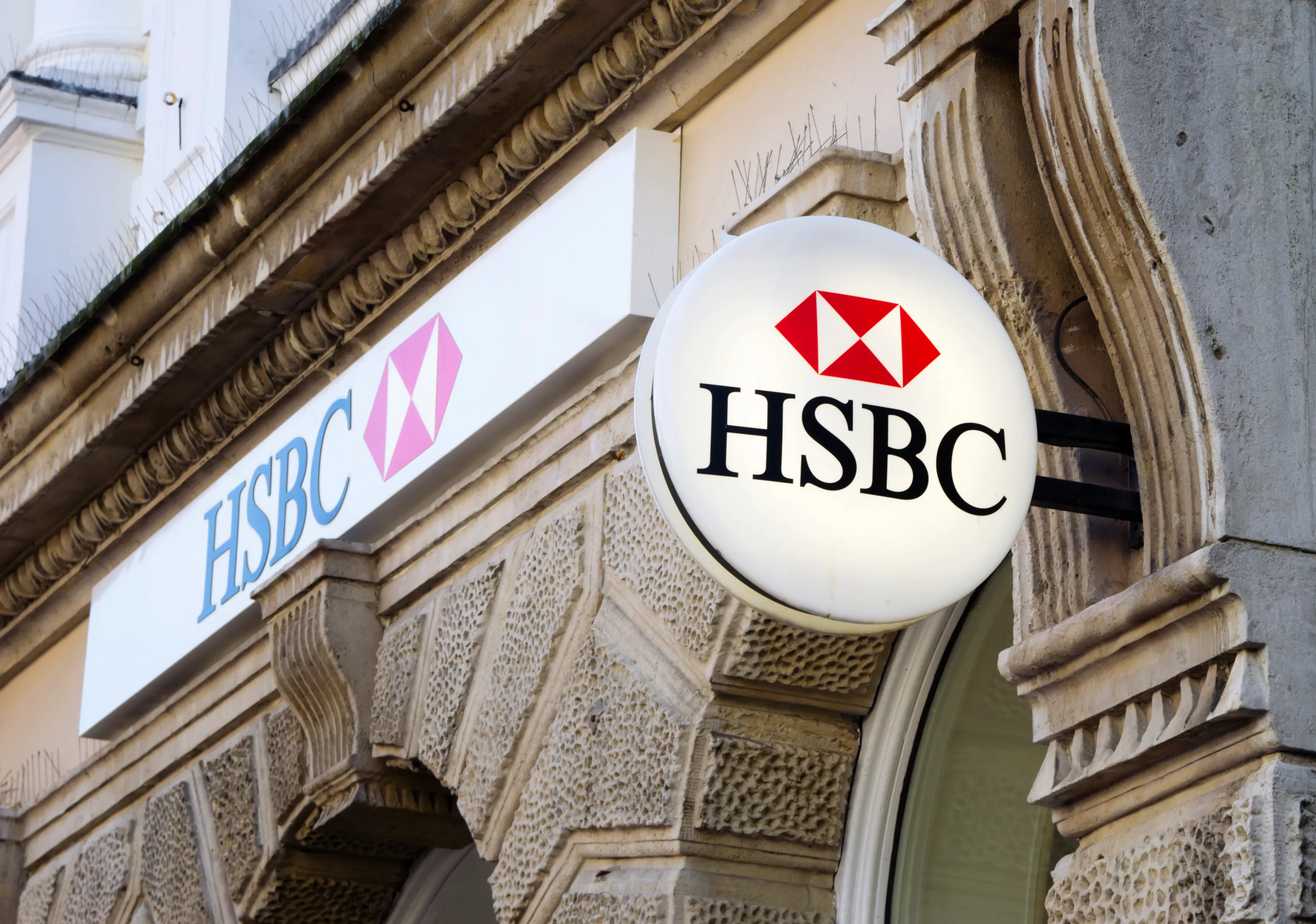 HSBC and NatWest launch sub-4% deals, while loan consolidation boosts second charge market - Image